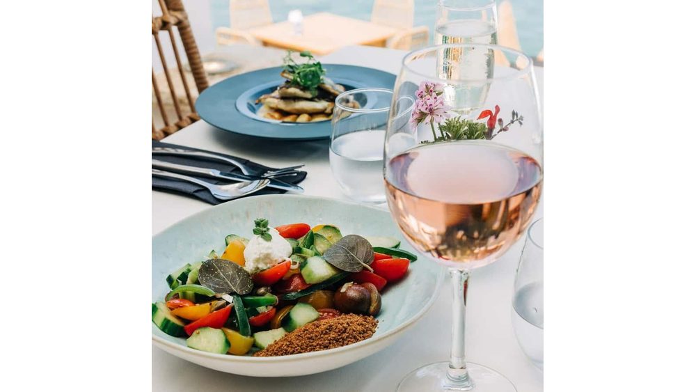 Vang rosé dùng cùng món rau và thức ăn nhẹ