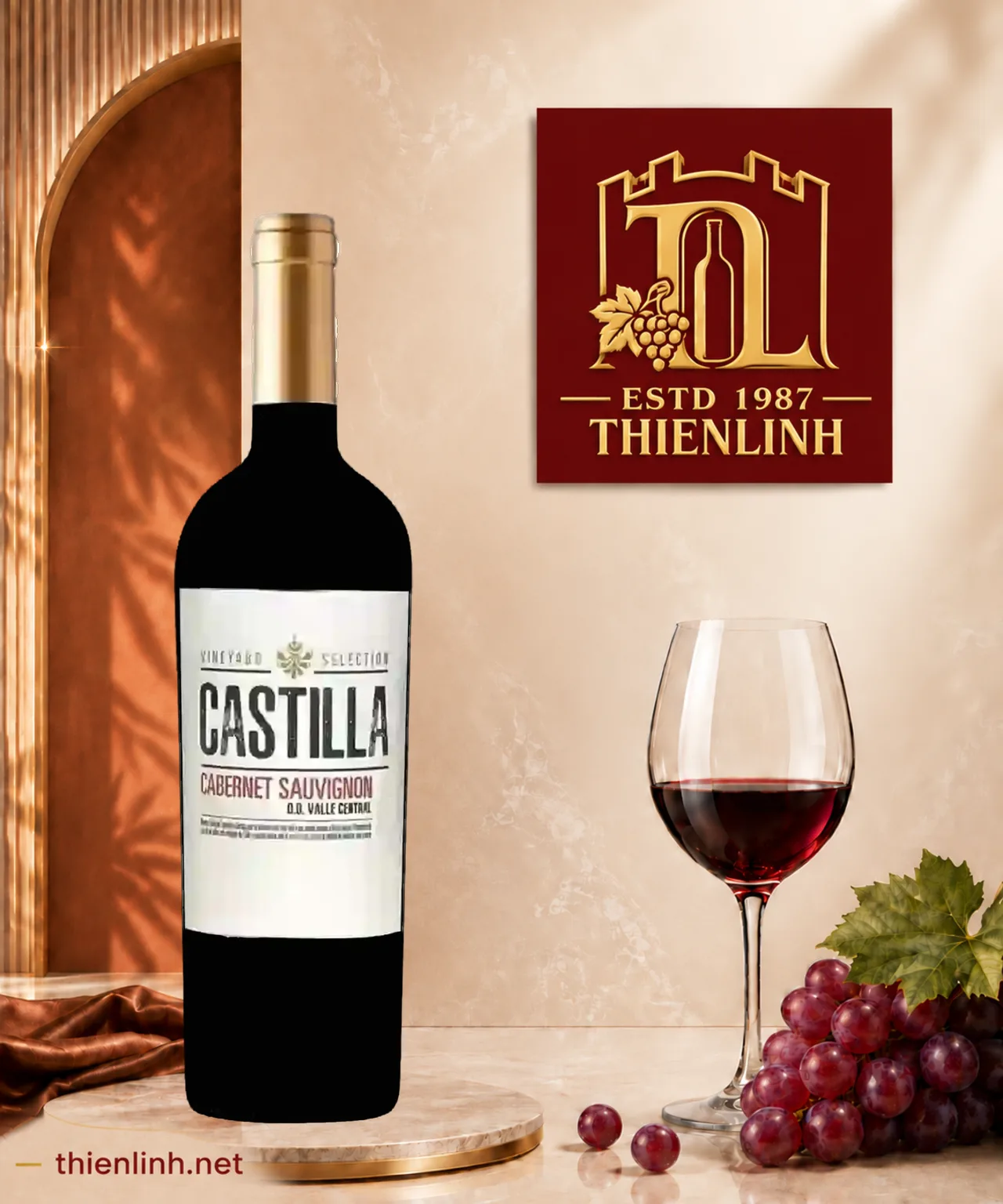 Chai rượu vang đỏ Castilla Cabernet Sauvignon Central Valley Chile, nhãn trắng chữ CASTILLA, nắp vàng đồng